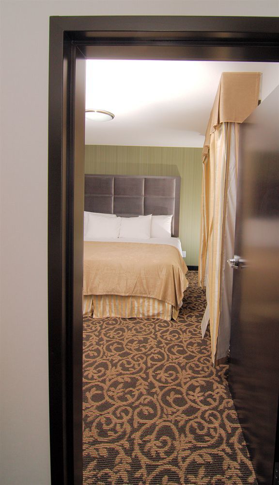 Paradise Inn And Suites Redwater Exteriör bild